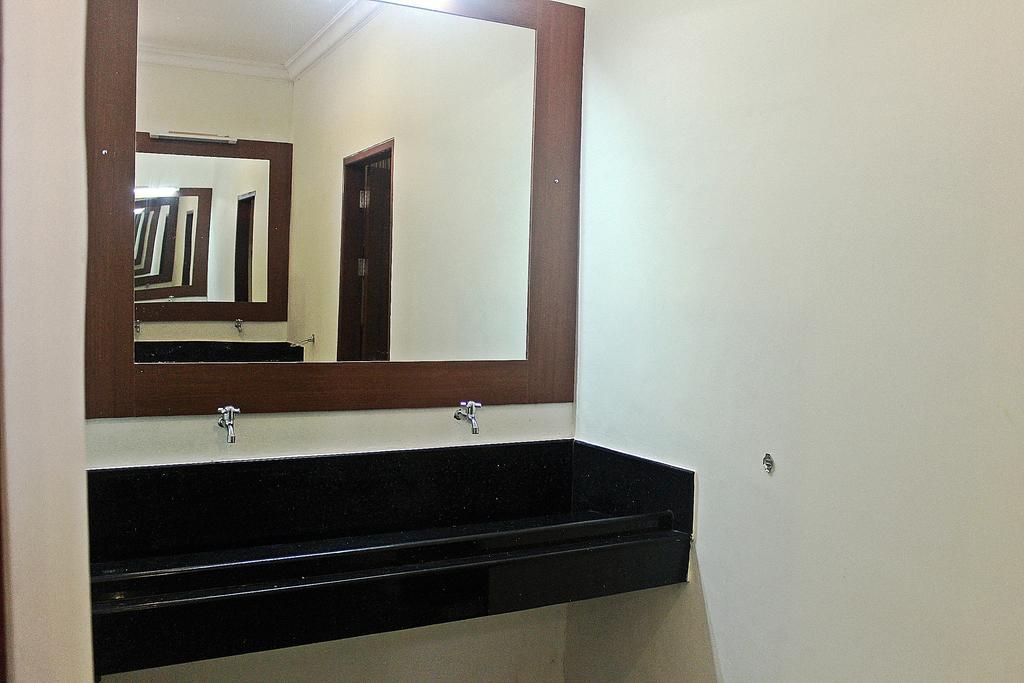 Tempat Tidur Susun di Kamar Asrama Campuran